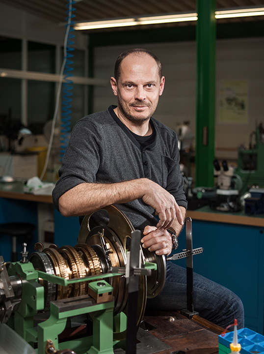 Décors Guillochés SA Lorsque l'ombre épouse la matière 2053 Cernier (Neuchâtel/Suisse)